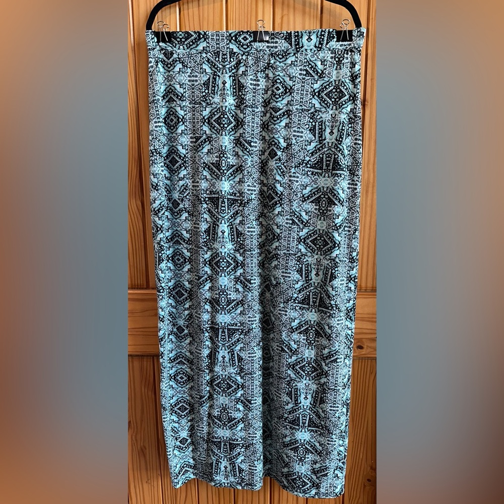 Bobbie Brooks Black and Blue Patterned Plus Size Skirt